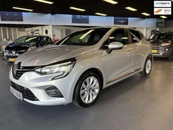 Grijs, metallic lak Gebruikt 2021 Renault Clio V Techno Hatchback | € 15.950 (Eerlijke prijs)