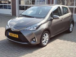 Grijs Gebruikt 2018 Toyota Yaris Hybrid Active Hatchback | € 15.450 (Eerlijke prijs)