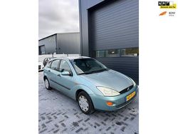 Groen Gebruikt 2000 Ford Focus Ambiente Hatchback | € 695 (Eerlijke prijs)