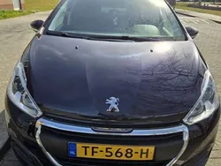 Blauw Gebruikt 2018 Peugeot 208 Active Hatchback | € 11.000 (Eerlijke prijs)