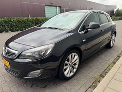 Zwart Gebruikt 2011 Opel Astra Sport Hatchback | € 3.950 (Eerlijke prijs)
