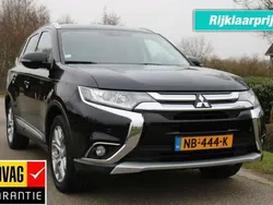 Zwart, andere lak Gebruikt 2017 Mitsubishi Outlander Intense SUV | € 19.900 (Eerlijke prijs)