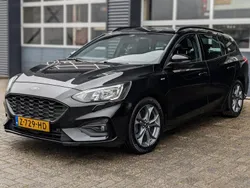 Zwart Gebruikt 2020 Ford Focus ST-Line Stationwagen | € 19.250 (Eerlijke prijs)