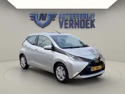 Grijs Gebruikt 2016 Toyota Aygo X-pure Hatchback | € 6.900 (Eerlijke prijs)