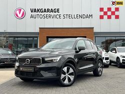 Zwart Gebruikt 2022 Volvo XC40 Plus SUV | € 35.950 (Eerlijke prijs)