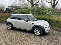 Zilver Gebruikt 2011 Mini Cooper Hatchback | € 6.500 (Eerlijke prijs)