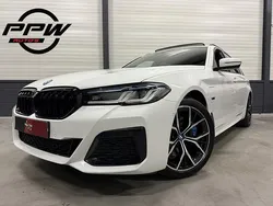 Wit Gebruikt 2022 BMW 530e M Sport Stationwagen | € 40.850 (Eerlijke prijs)
