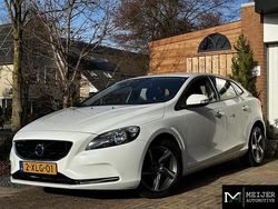 Wit Gebruikt 2014 Volvo V40 Business Edition Hatchback | € 7.795 (Eerlijke prijs)
