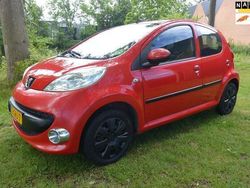 Rood Gebruikt 2008 Peugeot 107 S Hatchback | € 2.250 (Eerlijke prijs)
