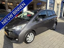 Grijs Gebruikt 2012 Toyota Verso-S MPV | € 4.699 (Super prijs)