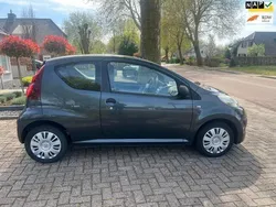 Grijs Gebruikt 2012 Peugeot 107 Access Hatchback | € 3.350 (Eerlijke prijs)