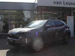 , metallic lak Gebruikt 2024 Toyota Yaris Cross Style SUV | € 29.490 (Eerlijke prijs)