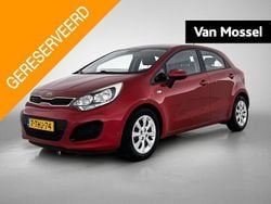 Rood Gebruikt 2014 Kia Rio Comfort Hatchback | € 8.440 (Eerlijke prijs)