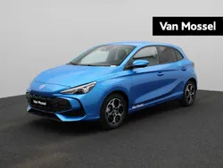 Blauw, metallic lak Gebruikt 2024 MG MG3 Luxury Hatchback | € 23.995 (Eerlijke prijs)