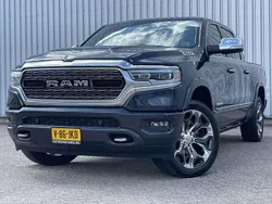 Grijs, metallic lak Gebruikt 2023 Dodge Ram Limited Pickup | € 66.490 (Goede deal)