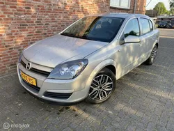 Grijs Gebruikt 2005 Opel Astra Executive Hatchback | € 2.950 (Duur)