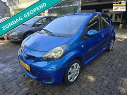 Blauw Gebruikt 2010 Toyota Aygo Comfort Hatchback | € 6.250 (Eerlijke prijs)