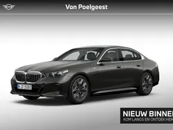 Sophistograu brillianteffect metallic (donker grijs metallic) Gebruikt 2024 BMW 530e M Sport Sedan | € 63.895