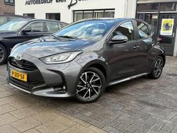 Grijs Gebruikt 2022 Toyota Yaris Hybrid Hatchback | € 22.850 (Eerlijke prijs)