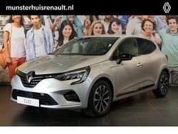 Gris platine d69 (licht grijs metallic) Gebruikt 2023 Renault Clio V Techno Hatchback | € 16.995 (Iets duurder)