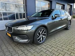 Grijs, metallic lak Gebruikt 2019 Volvo V60 Momentum Stationwagen | € 25.450 (Duur)