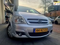 Grijs Gebruikt 2004 Opel Meriva Essentia MPV | € 995 (Super prijs)