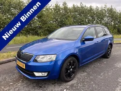 Blauw Gebruikt 2013 Skoda Octavia Ambition Stationwagen | € 5.645 (Eerlijke prijs)