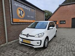 Wit (metallic) Gebruikt 2017 VW up! move up! Hatchback | € 6.995