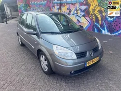 Grijs Gebruikt 2006 Renault Scénic II Luxe MPV | € 1.295 (Eerlijke prijs)