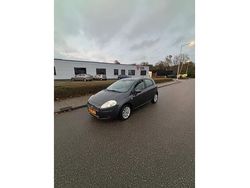 Grijs (metallic) Gebruikt 2009 Fiat Grande Punto Lusso Hatchback | € 1.999 (Eerlijke prijs)