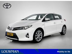 Wit Gebruikt 2015 Toyota Auris Hybrid Executive Hatchback | € 11.745 (Eerlijke prijs)