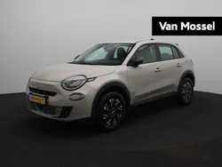 Grijs, metallic lak Gebruikt 2024 Fiat 600 Urban SUV | € 27.940 (Eerlijke prijs)
