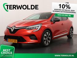 Rood Gebruikt 2023 Renault Clio V Evolution Hatchback | € 16.840 (Eerlijke prijs)