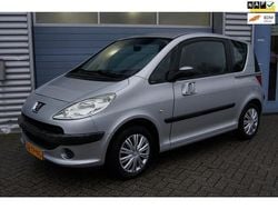 Grijs Gebruikt 2007 Peugeot 1007 MPV | € 1.695 (Eerlijke prijs)