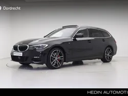 Zwart Gebruikt 2022 BMW 330e M Sport Stationwagen | € 39.895 (Iets duurder)