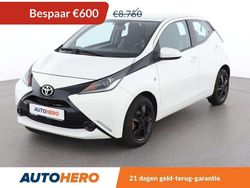 Wit Gebruikt 2015 Toyota Aygo X-play Hatchback | € 8.149 (Eerlijke prijs)