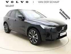 Zwart, metallic lak Gebruikt 2023 Volvo XC60 Plus SUV | € 49.800 (Eerlijke prijs)