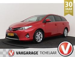 Rood Gebruikt 2015 Toyota Auris Stationwagen | € 13.699 (Eerlijke prijs)