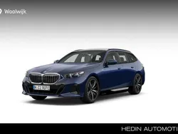 Blauw Nieuw 2025 BMW 530e M Sport Stationwagen | € 84.670 (Super prijs)