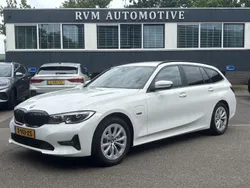 Wit Gebruikt 2021 BMW 330 Executive Stationwagen | € 32.399 (Super prijs)