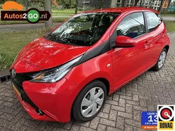 Rood Gebruikt 2017 Toyota Aygo X-play Hatchback | € 7.995 (Eerlijke prijs)