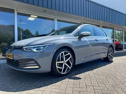 Grijs, andere lak Gebruikt 2020 VW Golf VIII Style Hatchback | € 24.945 (Eerlijke prijs)