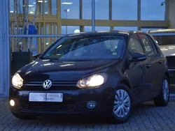 Zwart, metallic lak Gebruikt 2009 VW Golf VI Trendline Hatchback | € 4.995 (Eerlijke prijs)