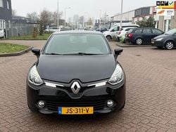 Zwart Gebruikt 2016 Renault Clio IV LIMITED Hatchback | € 4.799 (Goede deal)