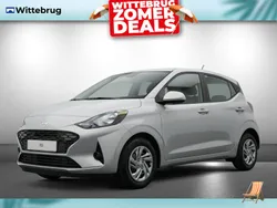 Grijs, metallic lak Nieuw 2024 Hyundai i10 Comfort Hatchback | € 20.425 (Eerlijke prijs)
