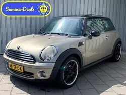 Grijs, metallic lak Gebruikt 2007 Mini Cooper Chili Hatchback | € 4.445 (Iets duurder)