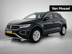 Zwart Gebruikt 2022 VW T-Roc Life SUV | € 22.500 (Eerlijke prijs)