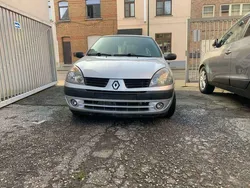 Grijs Gebruikt 2005 Renault Clio II Authentique Sedan | € 3.100 (Iets duurder)