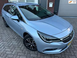 Grijs, metallic lak Gebruikt 2017 Opel Astra Edition Stationwagen | € 6.499 (Goede deal)