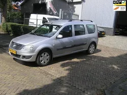Grijs, metallic lak Gebruikt 2009 Dacia Logan MCV Lauréate MPV | € 1.750